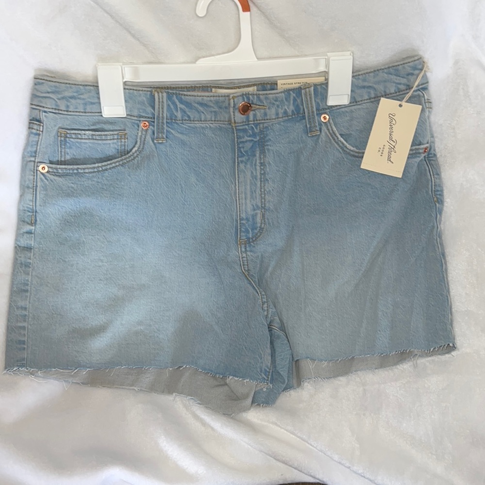 Universal thread size 16 vintage stretch midi shorts in washed blue